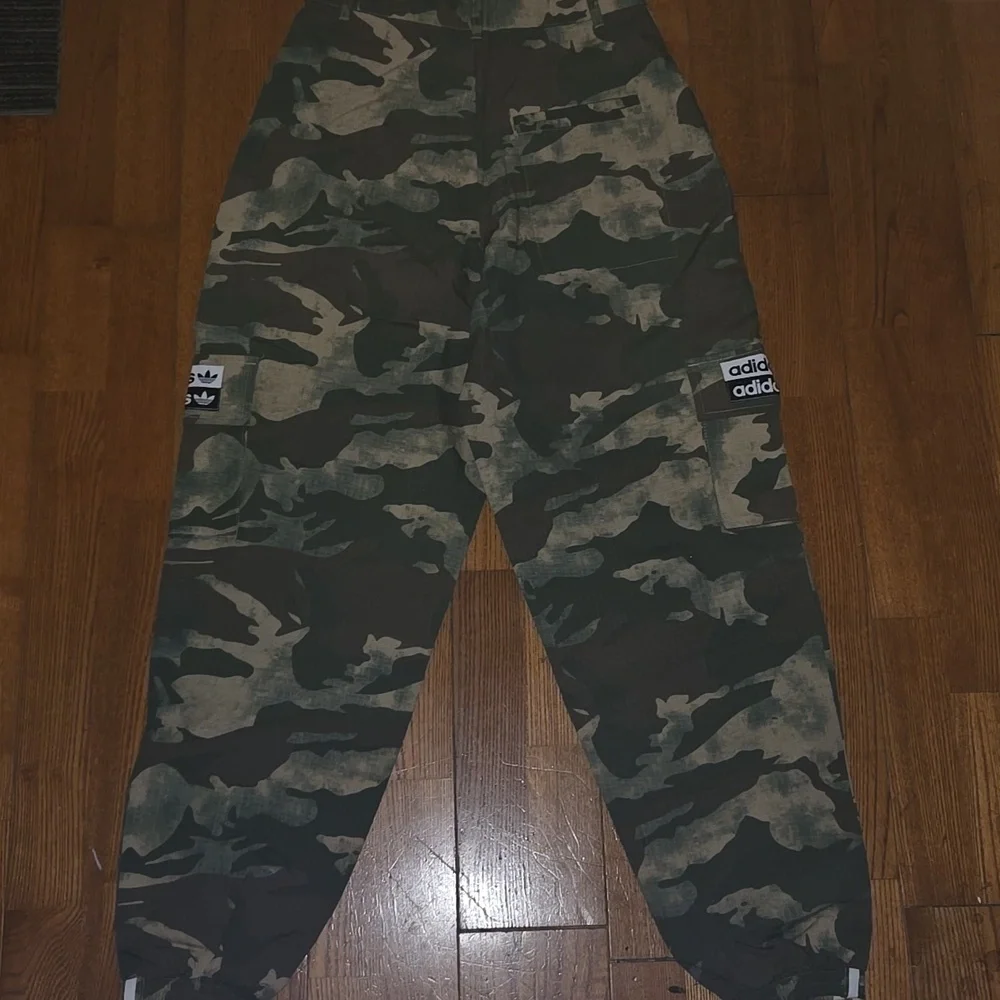 NWT Adidas Camouflage Cargo Track Pants Size XS - Picture 7 of 8